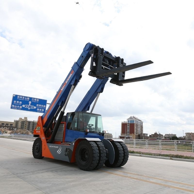 Chariot télescopique SOCMA HNTC-180 de 18 tonnes pour la manutention de conteneurs